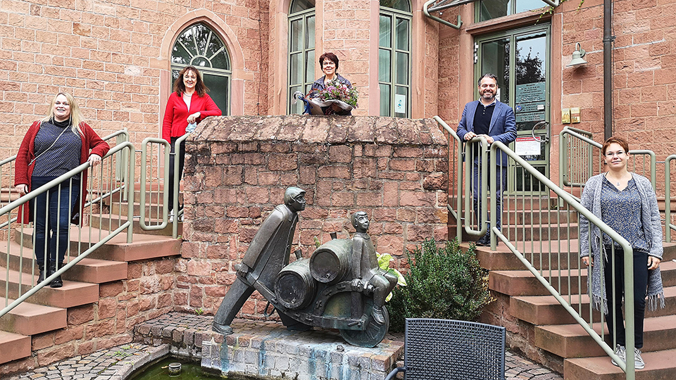 Erzieherin Debra Cranford-Brill feiert 25-jähriges Dienstjubiläum bei der Stadt Gelnhausen