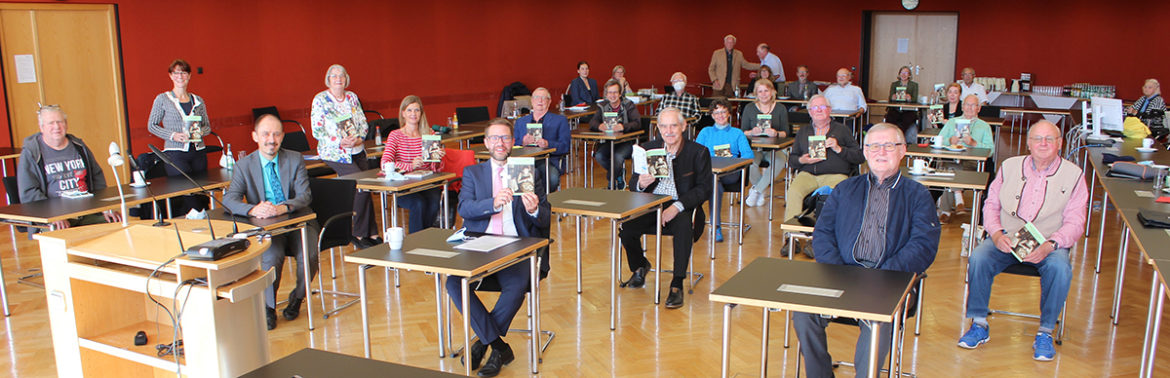Stolz präsentiert neues Gelnhäuser Heimatjahrbuch