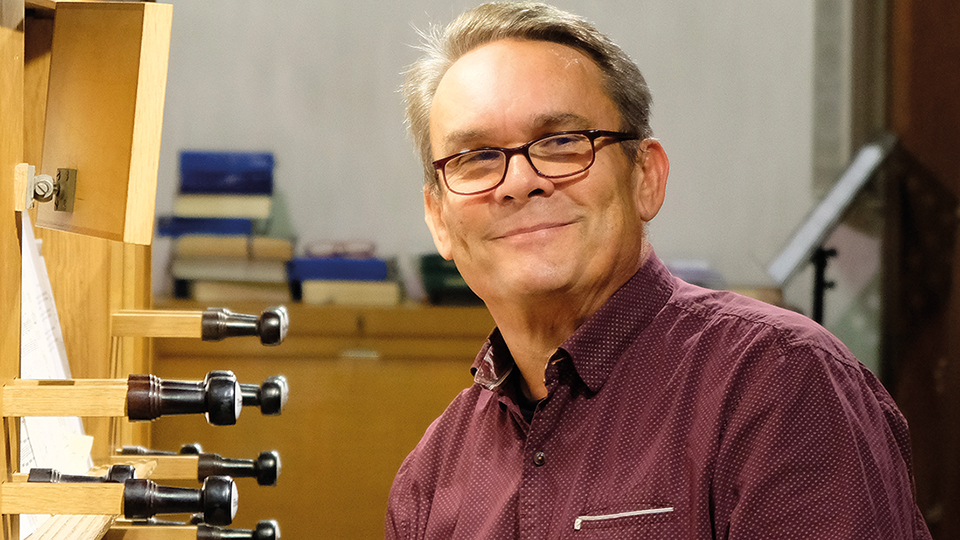 Steffenhagen präsentiert sein Neujahrs-Orgelfeuerwerk bei Kerzenschein