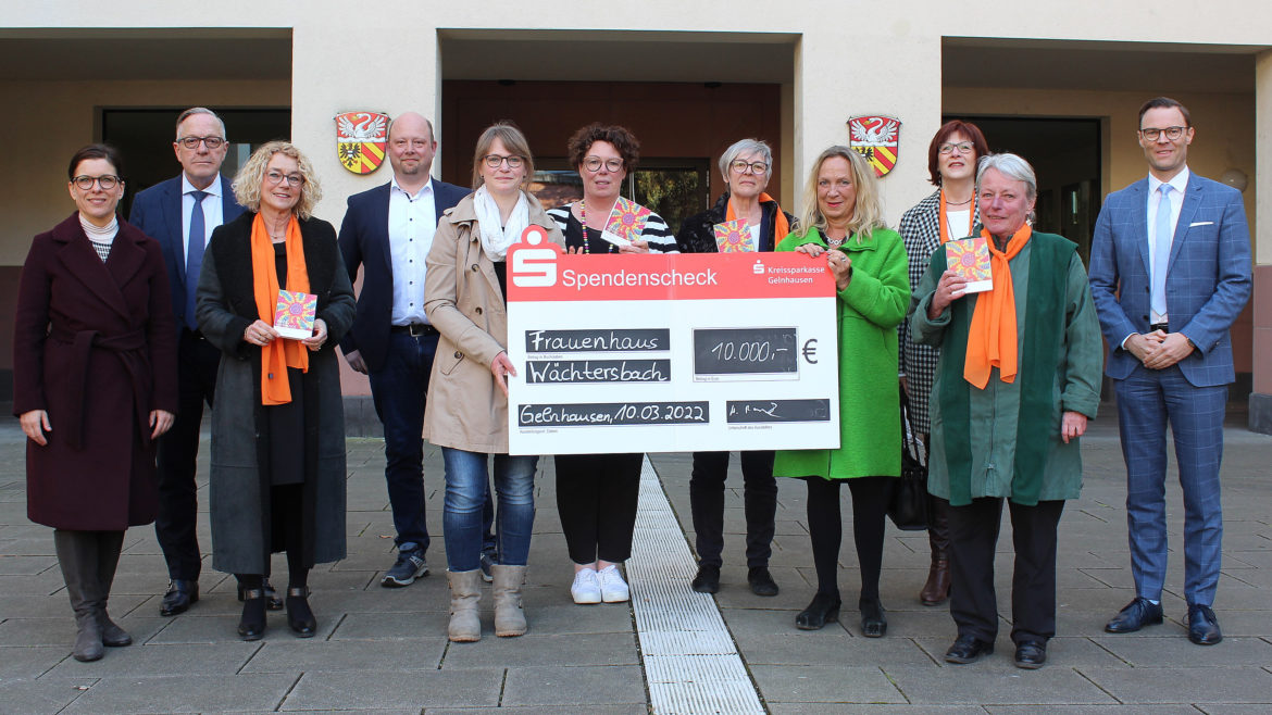 Verkauf von Benefiz-Kunstkalender bringt 10.000 Euro für das Frauenhaus in Wächtersbach