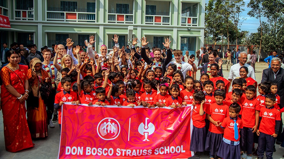 Strauss: Neue Bildungschancen für Bangladesch