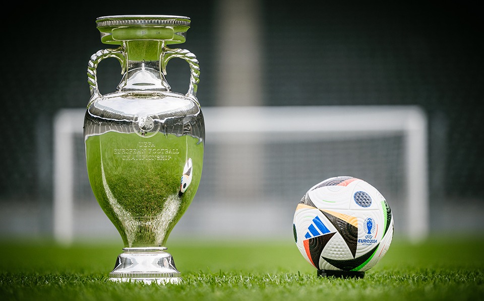 STRAUSS holt UEFA EURO 2024™ Pokal nach Biebergemünd