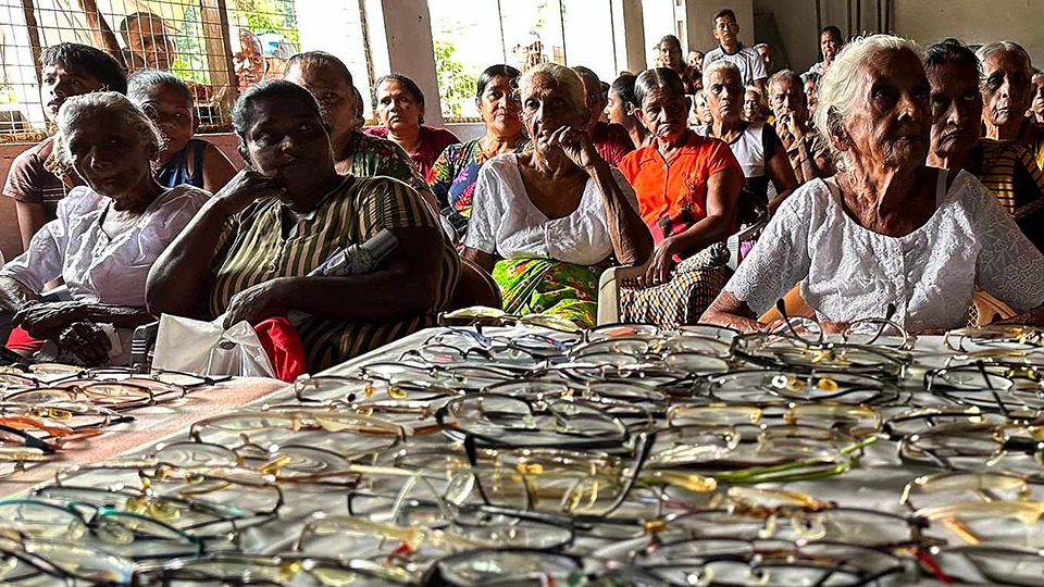 Brillensammlung fand hunderte von Abnehmer*innen