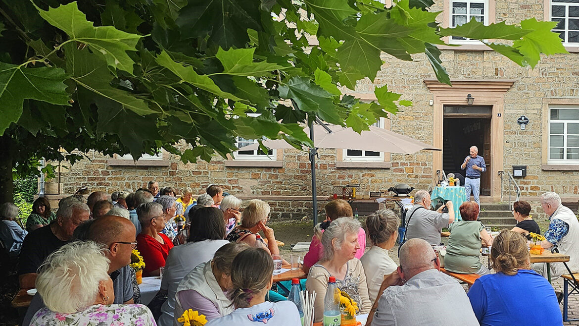 Geselligkeit beim Grillnachmittag des VdK Wächtersbach