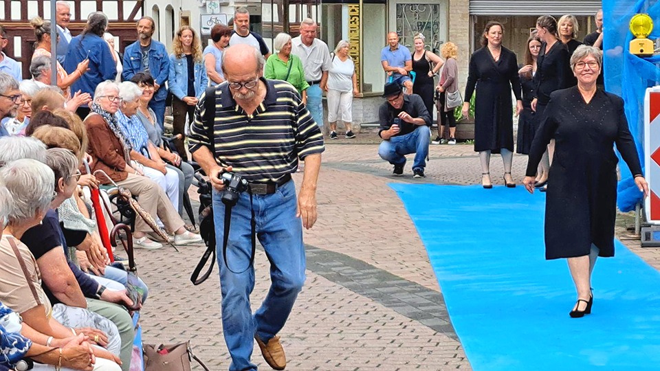 Kunstroute mit Musik und Modenschau eröffnet