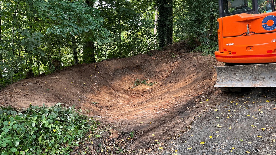 Erste Versickerungsmulden im Schlosswald realisiert